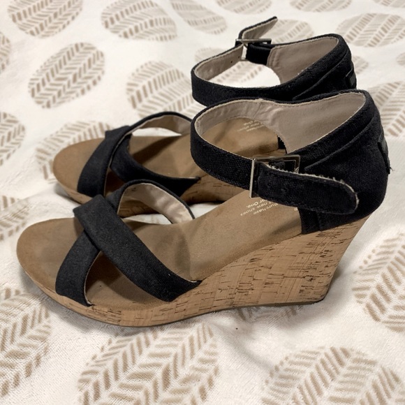 Tom’s Black Wedges - Picture 3 of 6